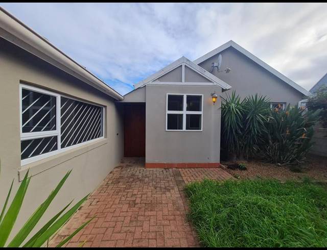 2 BEDROOM HOUSE FOR SALE IN ADMIRALS PARK